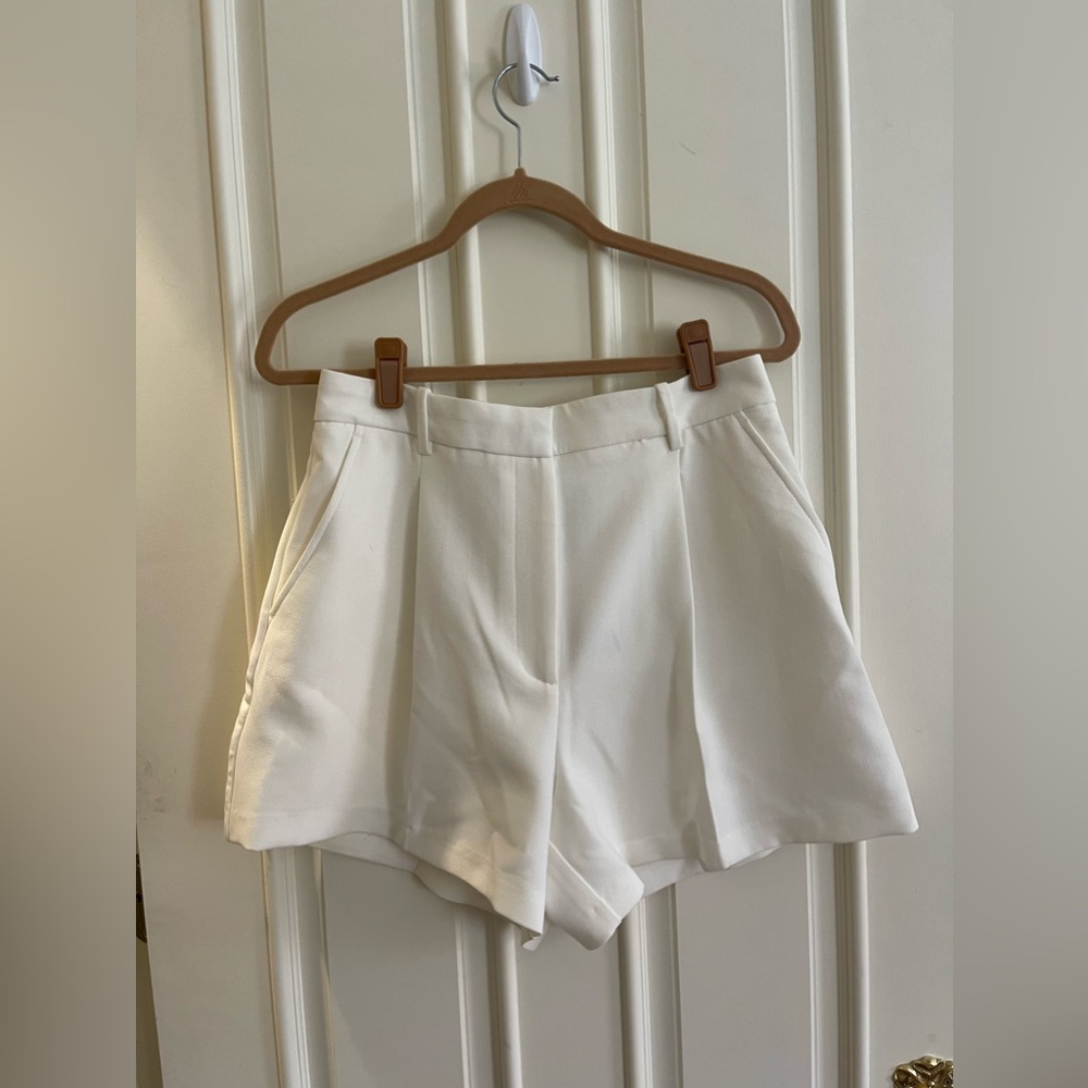 Zara pleated white shorts size large
